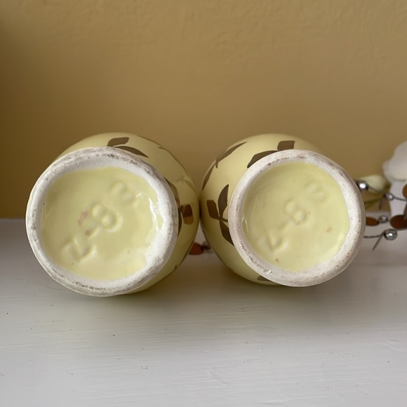Two matching Vintage Le Pere Pottery yellow bud vases with gold luster details. - Picture 4 of 6